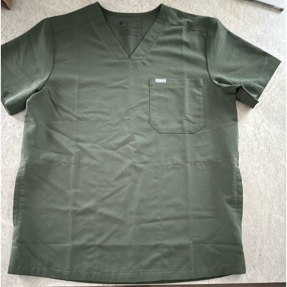 FIGS Women's Catarina One-Pocket Scrub Top Moss size Medium